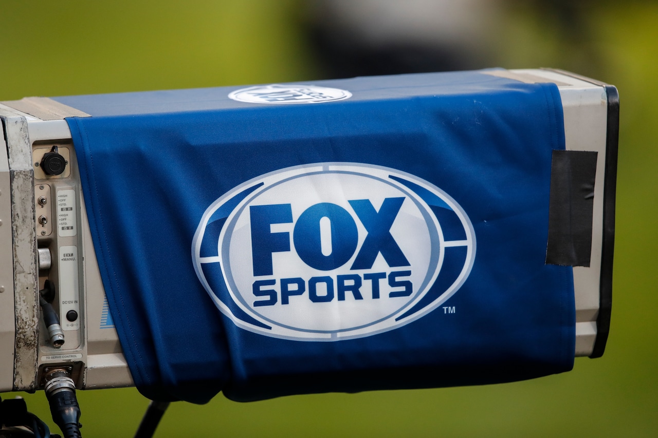 Fox college football broadcaster stepping down to coach son’s team
