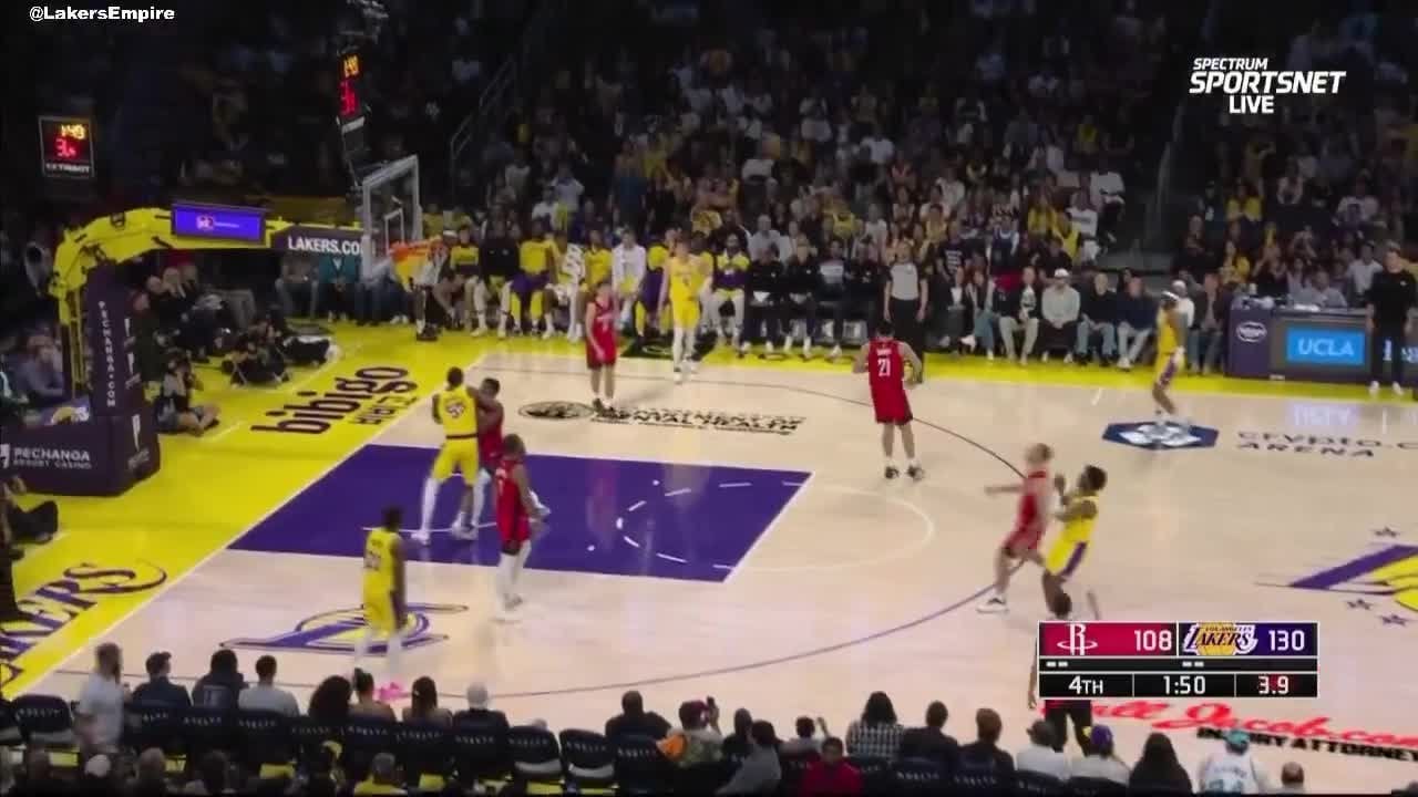[Highlight] Bronny hits a huge 3