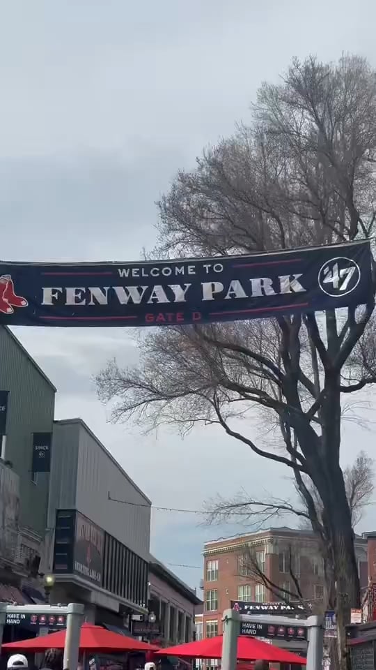 D-White threw a strike obviously 🔥