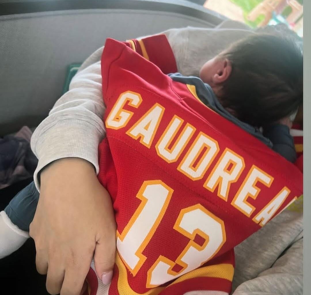 Carter Gaudreau's first Flames jersey 🥲