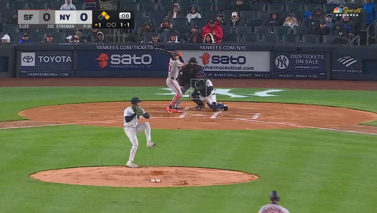 Jung-Hoo Lee hits his first HR of the year to put the Giants up in the first