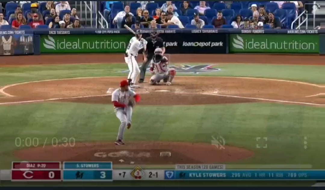 Diaz thinking this was a pop fly off the bat