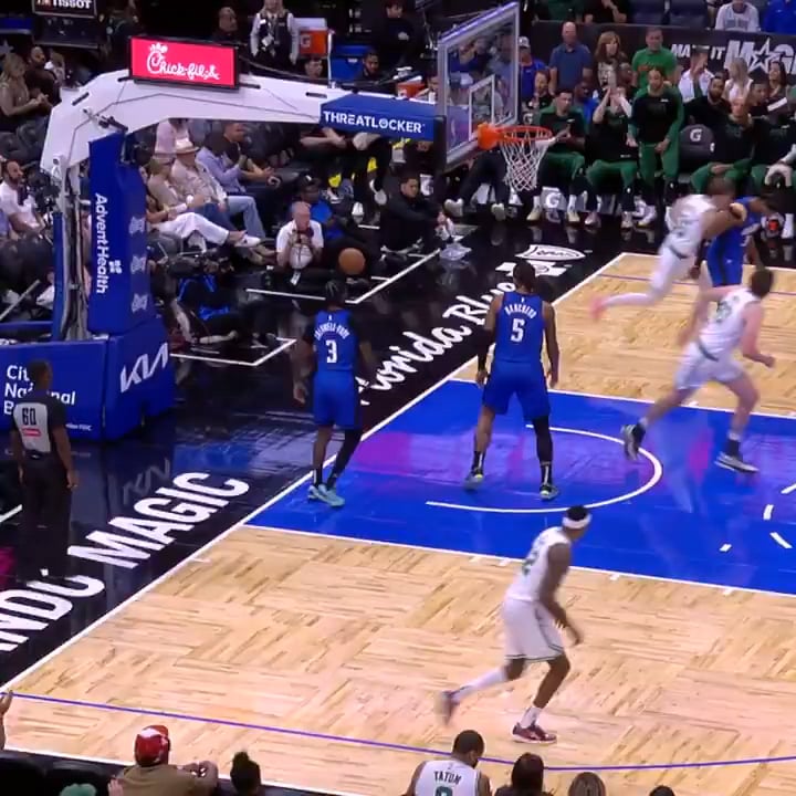 What a bucket for Baylor in the first start of his career 😮‍💨