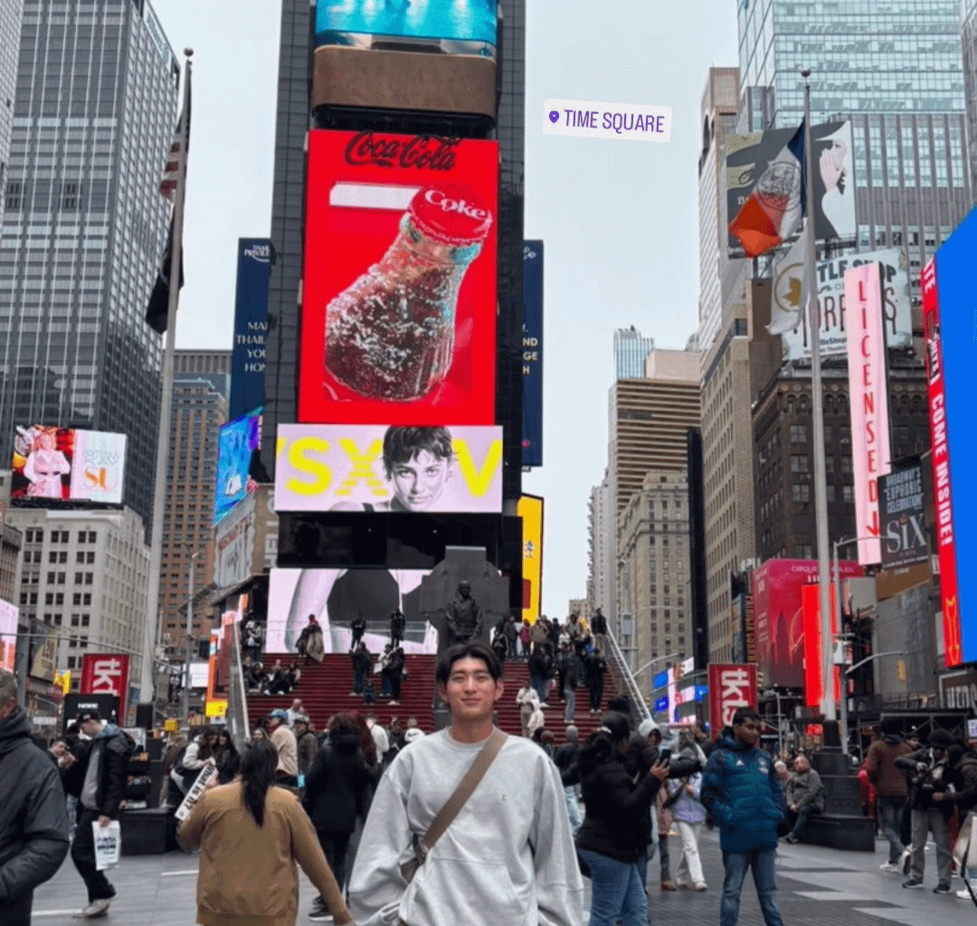 Jung Hoo Lee visits Times Square