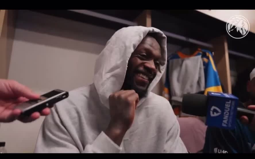 Anthony Edwards in the locker room after the win against Memphis: “I’m the best in the world, go tell all the girls.”