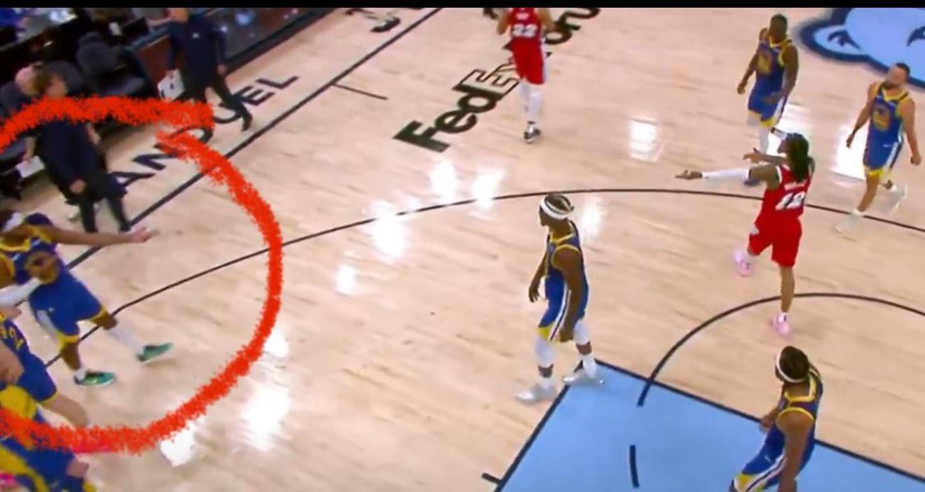 Buddy Hield saw Ja Morant aim the scope at his brothers and he was prepared to aim back. We innocent 🙏🏿 #JusticeforHield #YourBuddyYourPal