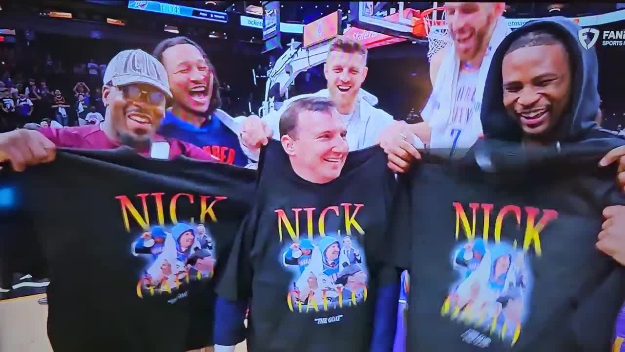 A group of fans in Phoenix brought Nick Gallo shirts tonight. JDub made sure Nick saw and wore one 😂