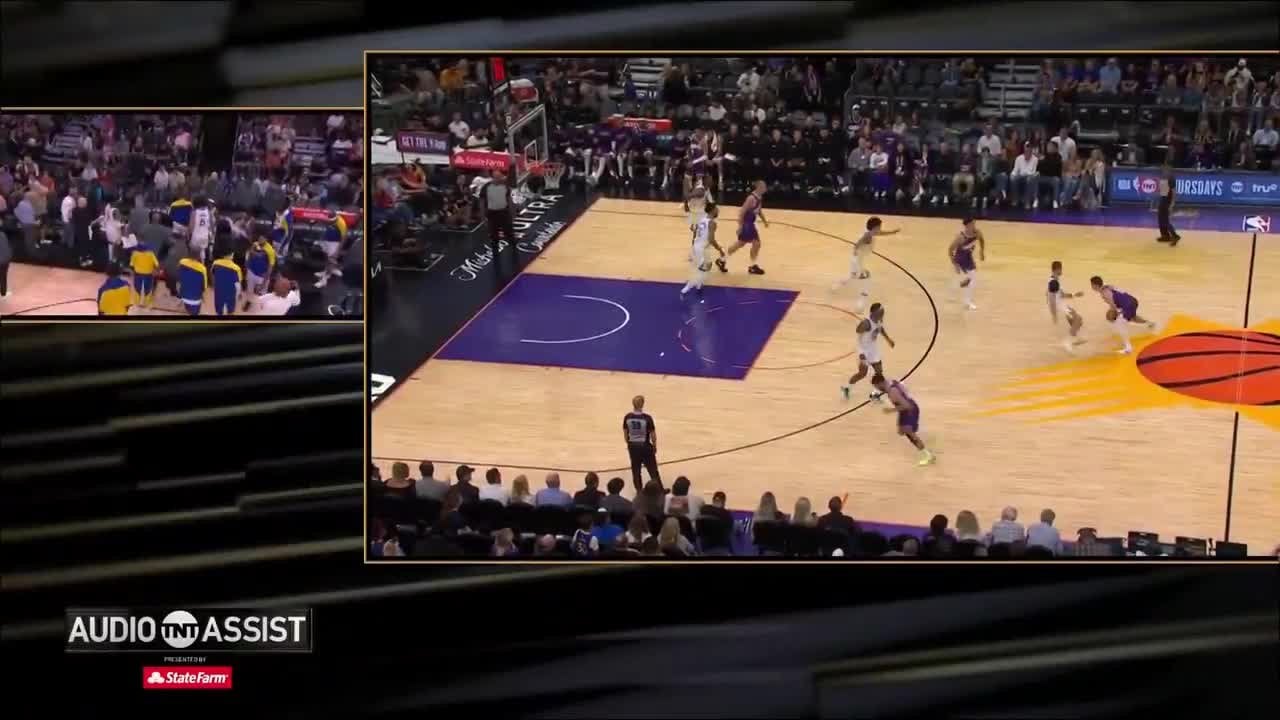 "Buddy, that's Steph Curry... greatest shooter in the world, wide open" Steve Kerr reintroduced his guard duo after Hield didn't pass Steph the ball 🤣