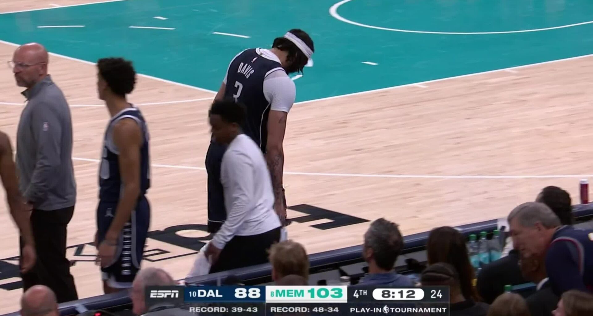 Down 15, Anthony Davis airballs a three, walks gingerly to the bench, Nico Harrison reacts