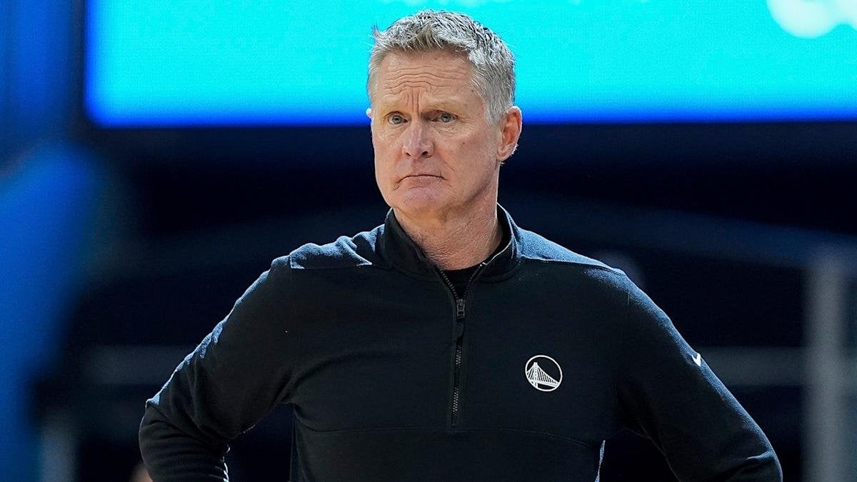 Steve Kerr dons Harvard shirt in response to Trump's federal funding freeze: 'Stand up to the bully'