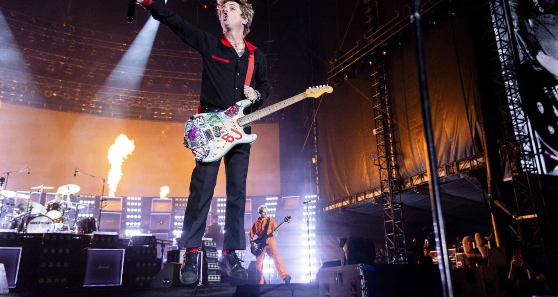 Billie Joe Armstrong invests in Oakland Ballers after months of criticizing A’s