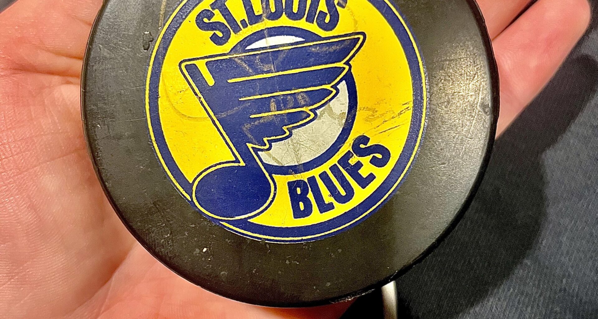 Who’s autograph on old puck