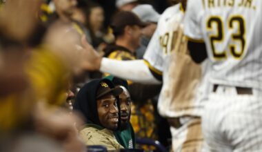 [Alfred] Kawhi Leonard cracks a smile as the Padres come back to tie it up with the Cubs. 3-3 at the 7th inning stretch.