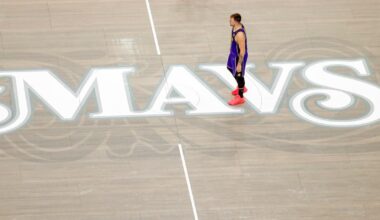 Former Dallas mayor: "Dallas fans deserve better than a billionaire owner more focused on lobbying for casino legislation than protecting the franchise."