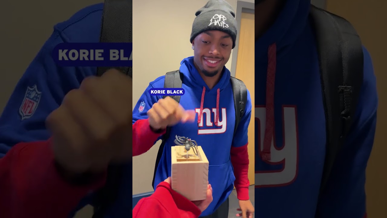 Pranking the rookies 😂 #shorts #nfl #giants #prank #spiderprank #nygiants #football
