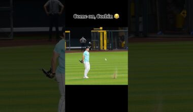 Corbin loses track of a high fly ball🐍⚾️#Arizona #Diamondbacks #Baseball #CorbinCarroll #Serpientes