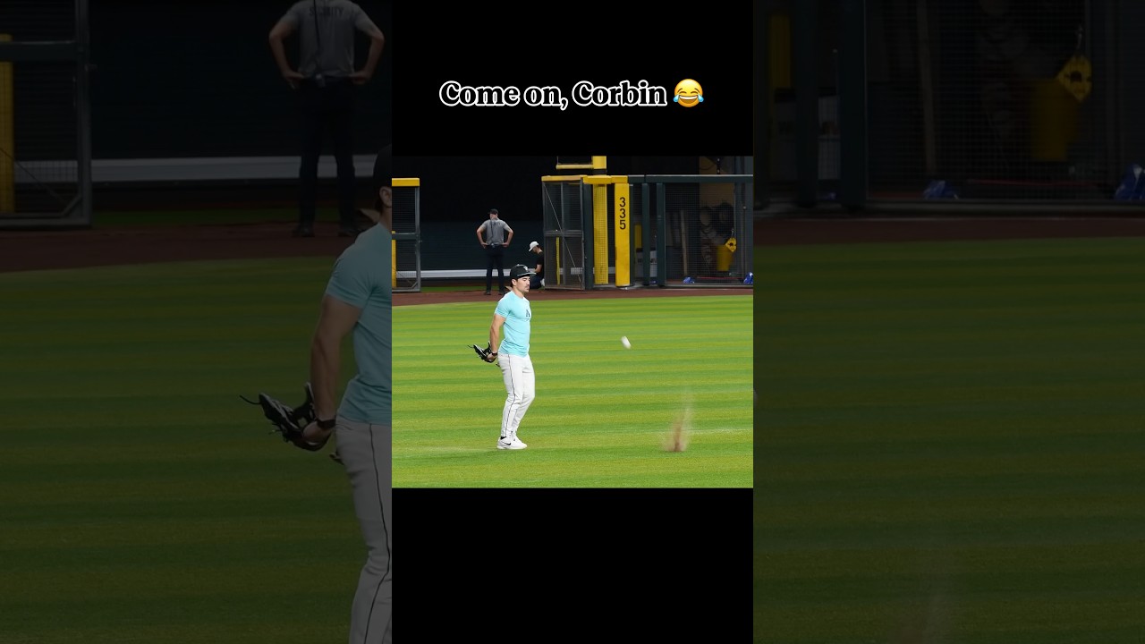 Corbin loses track of a high fly ball🐍⚾️#Arizona #Diamondbacks #Baseball #CorbinCarroll #Serpientes