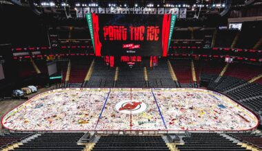New Jersey Devils Fans Paint the Ice at Prudential Center | Annual NHL Tradition