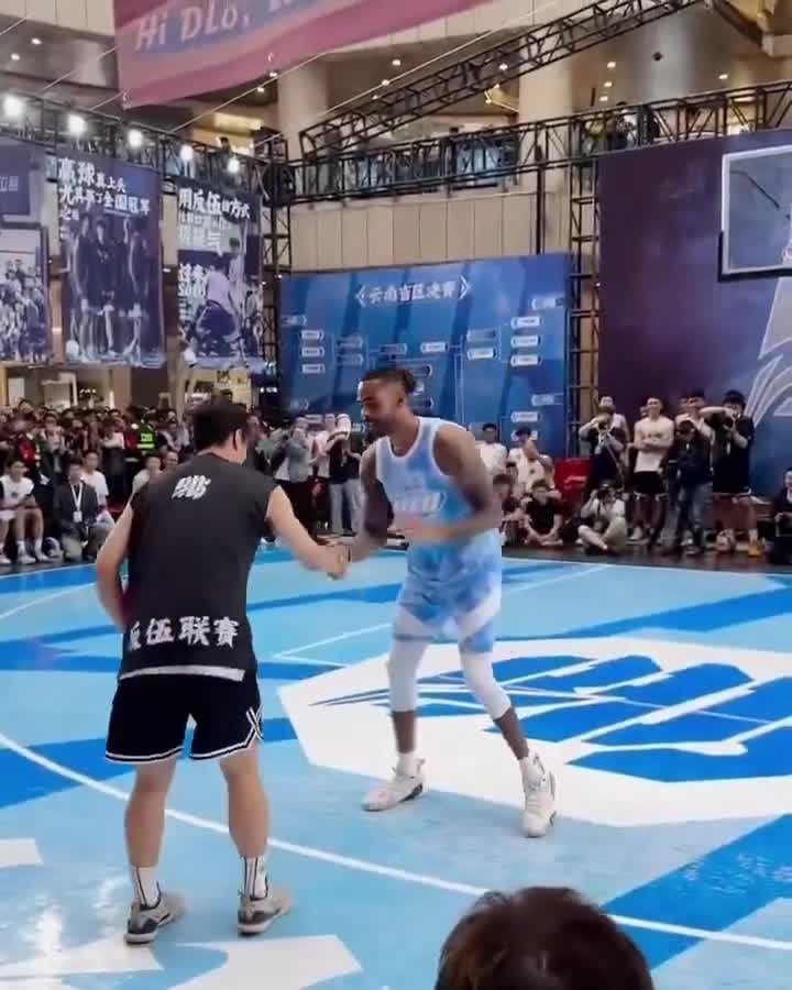 A Chinese fan plays a 1v1 against D'Angelo Russell, in China. D'Lo blows the layup, and the fan scores two 3s in a row.