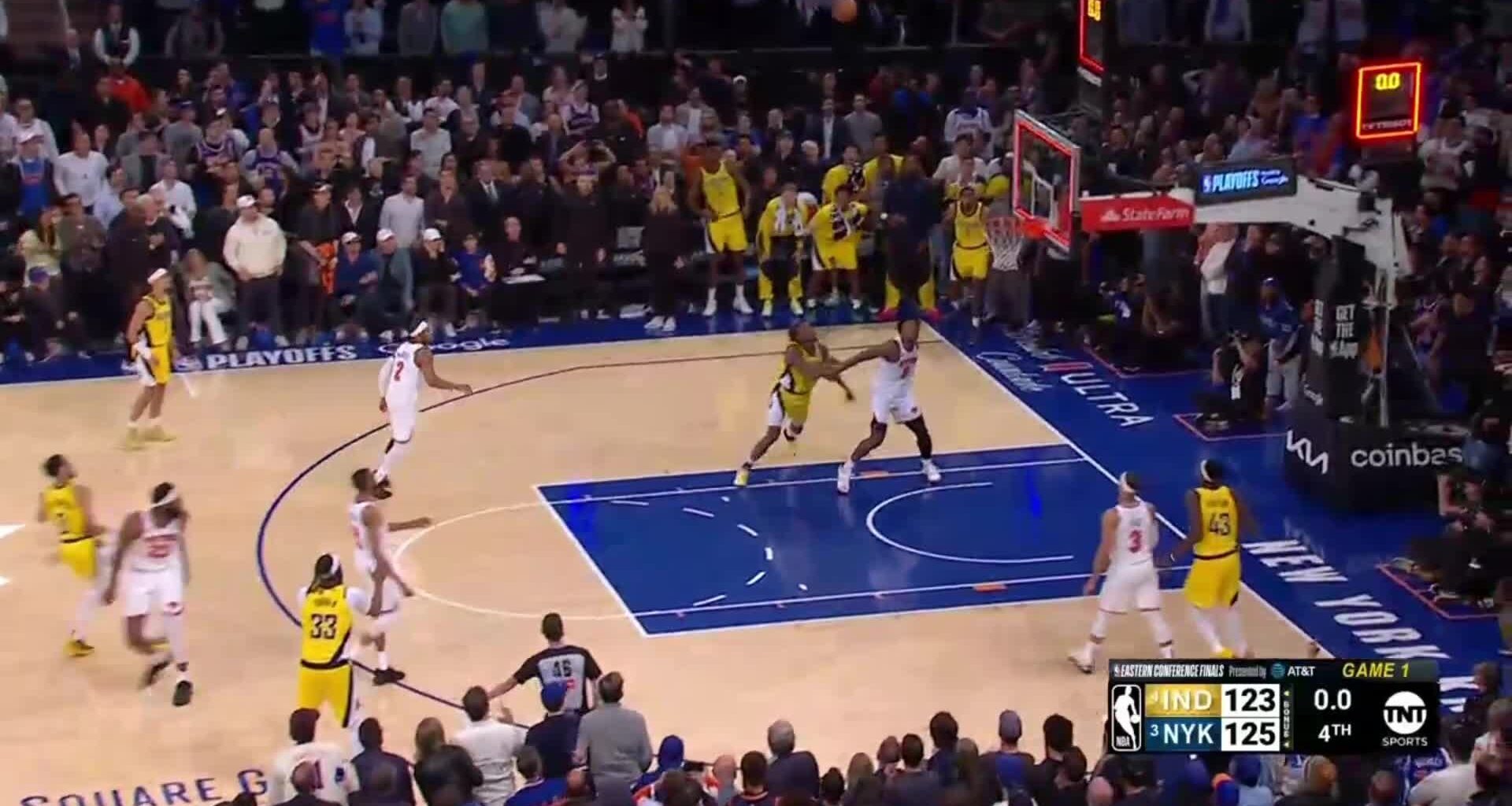 [Highlight] Haliburton hits the buzzer beater! (2-pointer on review)