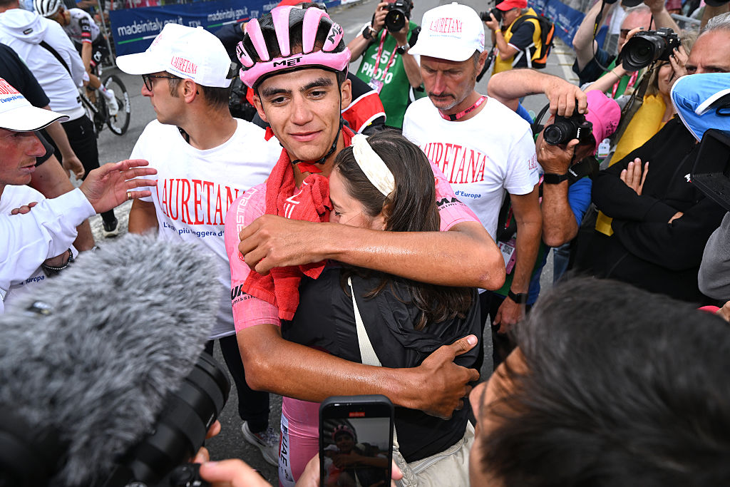 SESTRIERE VIALATTEA ITALY MAY 31 Isaac Del Toro of Mexico and Team UAE Team Emirates XRG Pink Leader Jersey reacts after losing the lead during the 108th Giro dItalia 2025 Stage 20 a 2053km stage from Verres to Sestriere Vialattea 2036m UCIWT on May 31 2025 in Sestriere Vialattea Italy Photo by Dario BelingheriGetty Images
