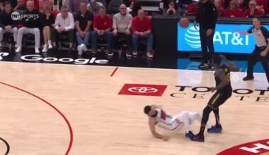 [Highlight] Draymond Green with the normal reaction to the reach-in-foul