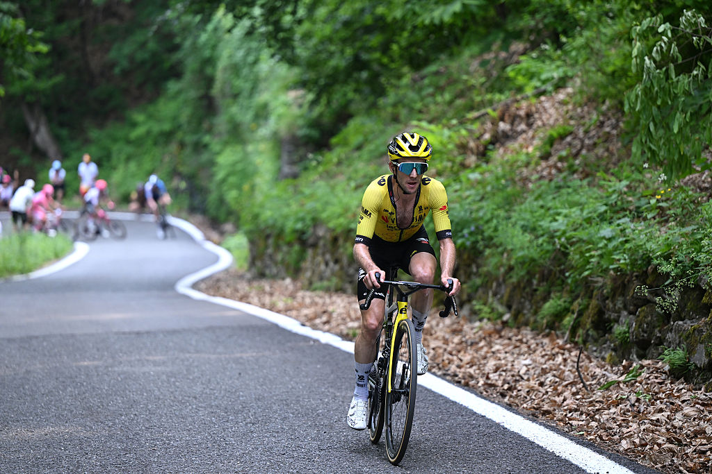 SESTRIERE VIALATTEA ITALY MAY 31 Simon Yates of Great Britain and Team Visma Lease a Bike competes during the 108th Giro dItalia 2025 Stage 20 a 2053km stage from Verres to Sestriere Vialattea 2036m UCIWT on May 31 2025 in Sestriere Vialattea Italy Photo by Dario BelingheriGetty Images