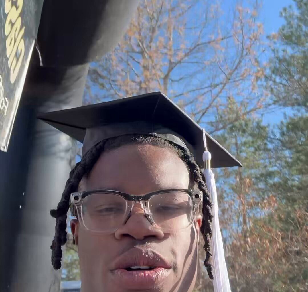 [Adam Schefter] Former Colorado standout and No. 2 overall pick Travis Hunter is graduating today.