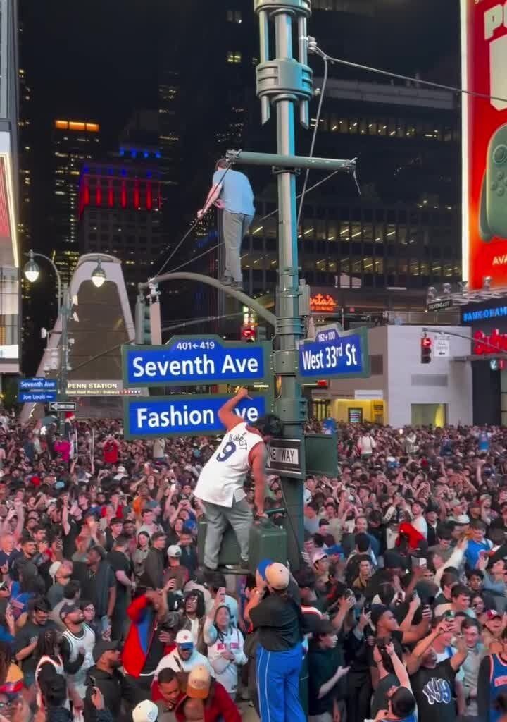 Ludicrous scenes outside of MSG still after the Knicks won Game 6