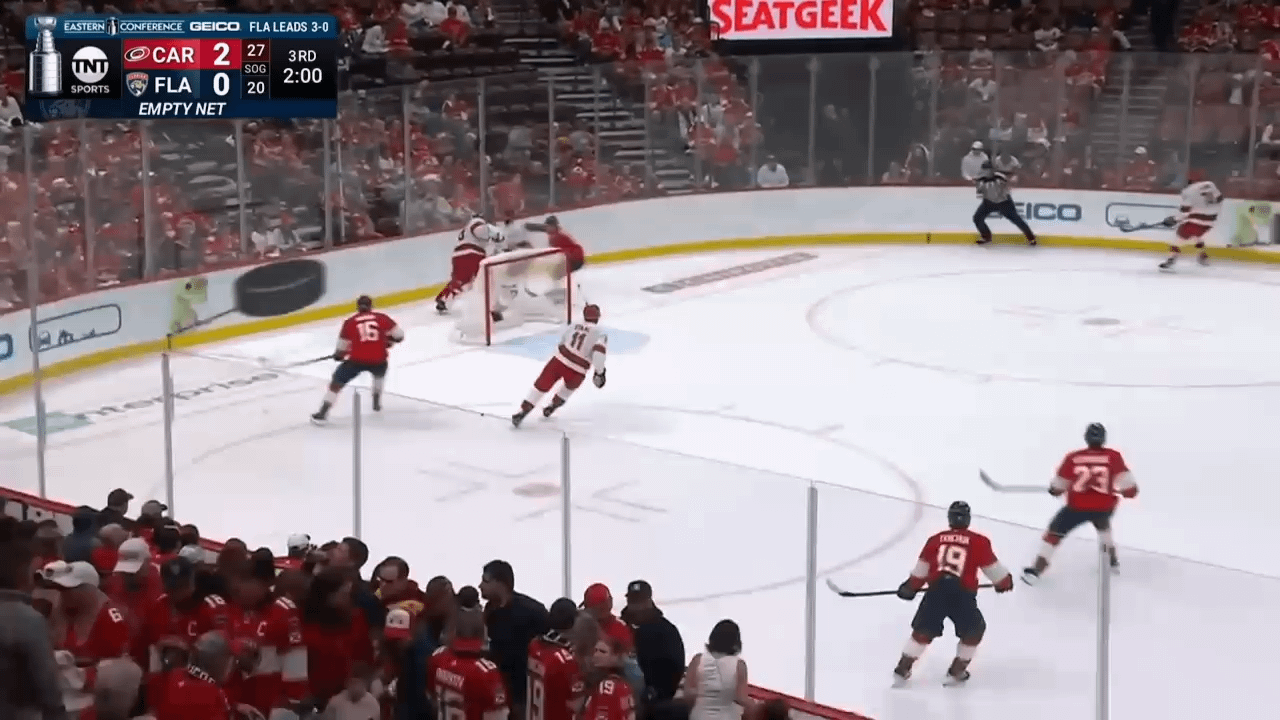 [CAR (3)-0 FLA] Staal adds on another empty net goal