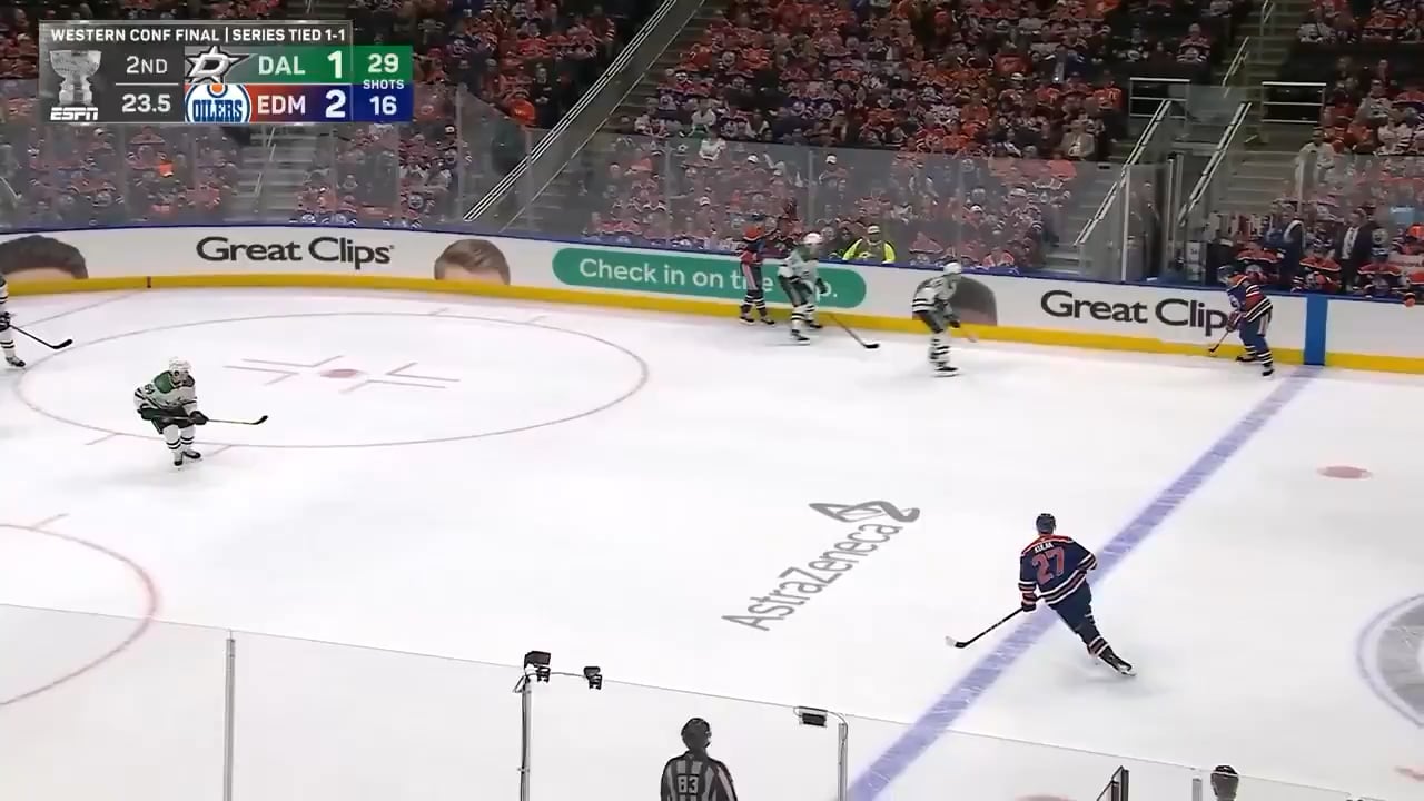 [DAL 1 EDM 3] McDavid catches Dallas napping on the change and buries one in with 18 seconds left in the second period