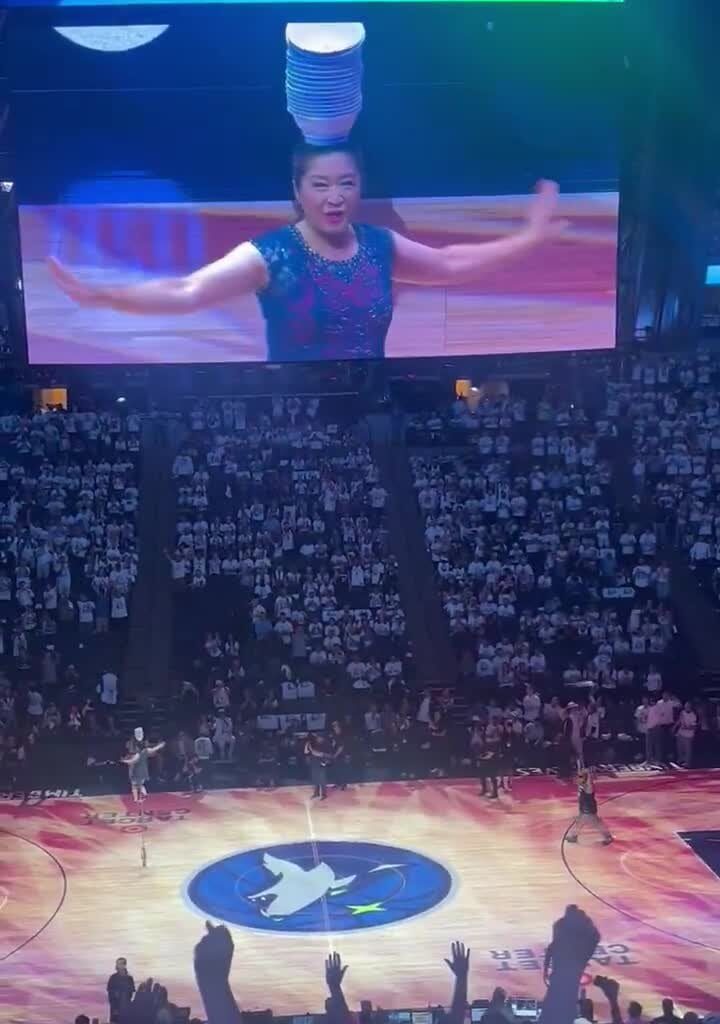 [Highlight] MVP chants from the crowd for Red Panda after her performance at halftime
