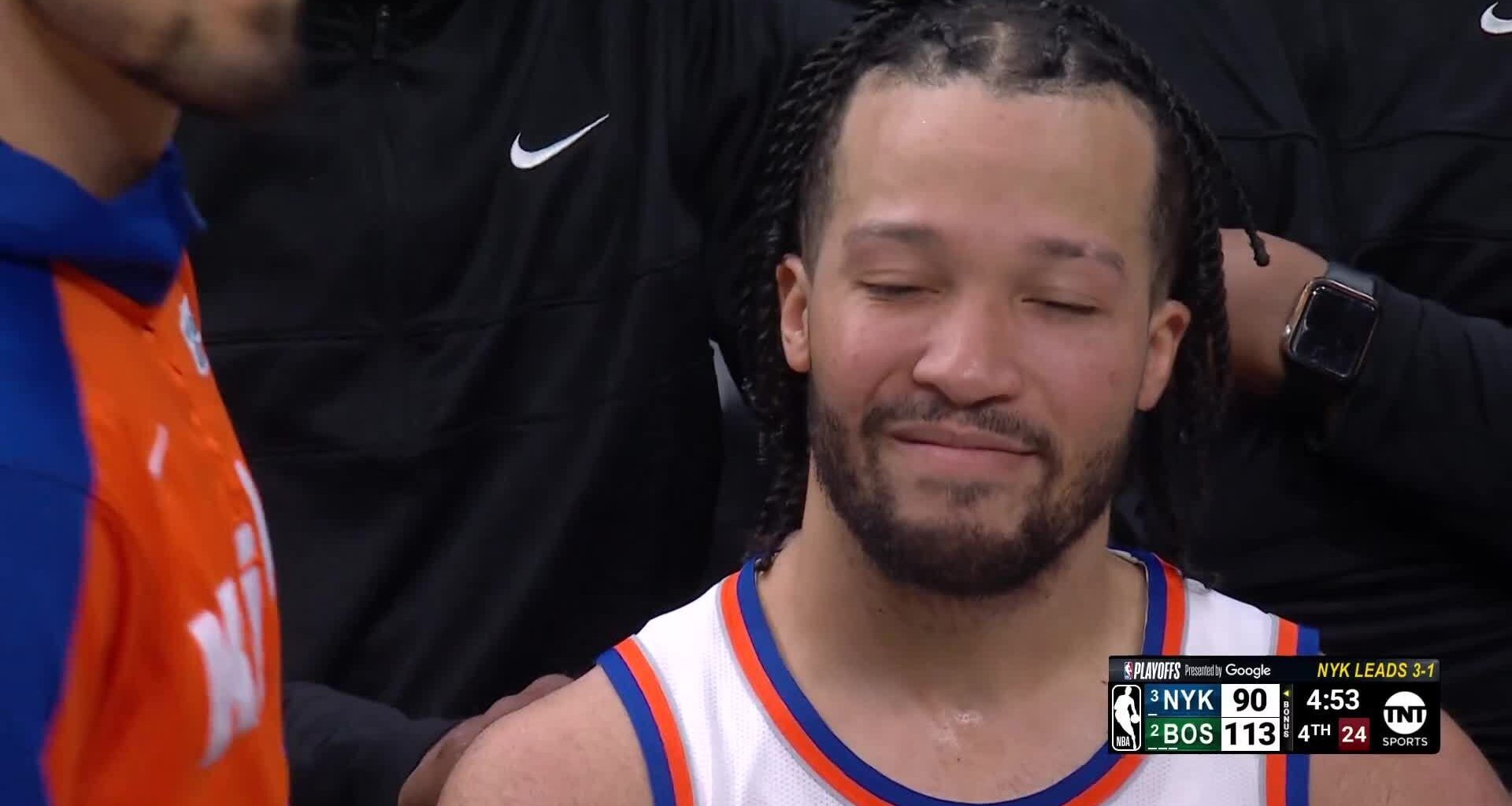 [Highlight] TD Garden puts Jalen Brunson on the jumbotron after fouling out and he gives a wave to the crowd