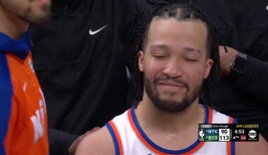 [Highlight] TD Garden puts Jalen Brunson on the jumbotron after fouling out and he gives a wave to the crowd