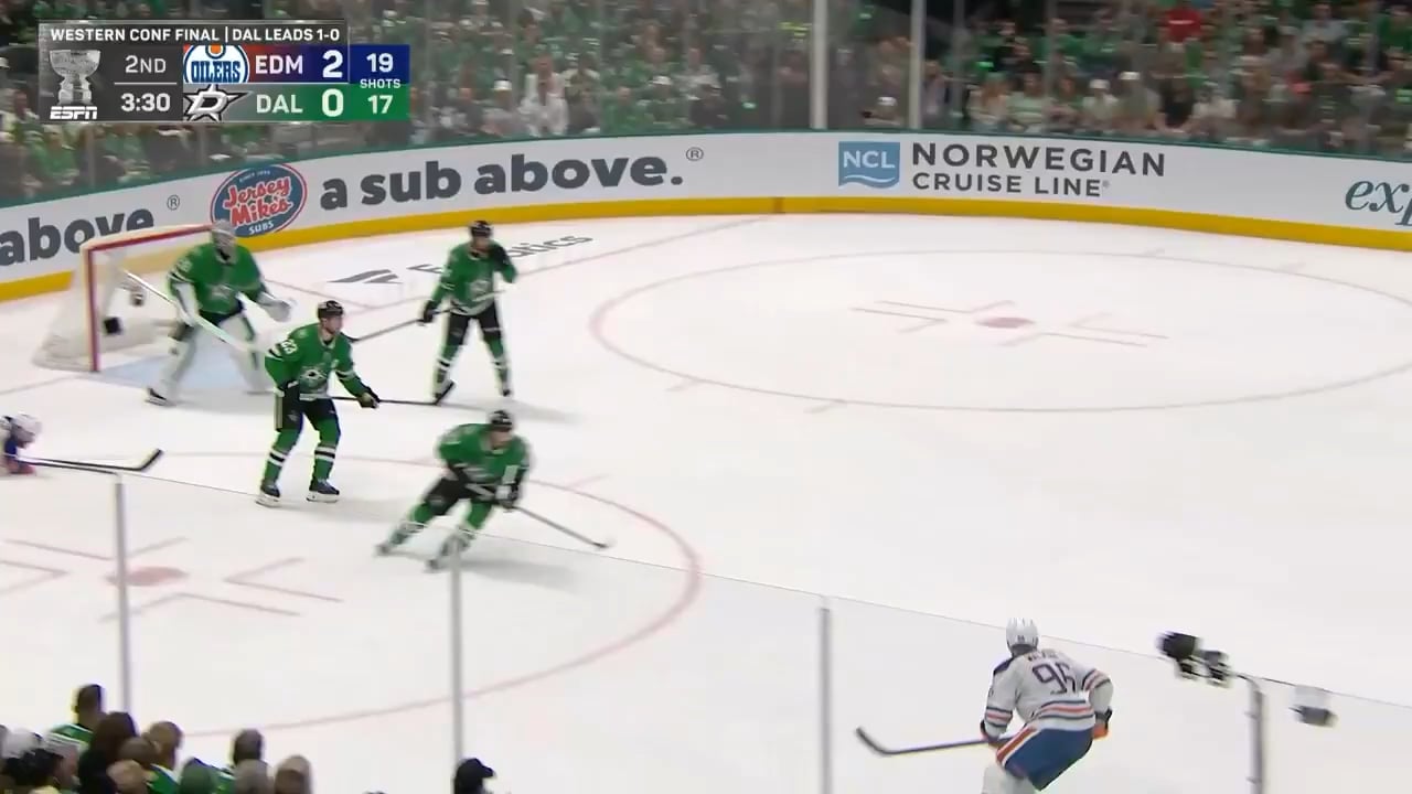 [DAL 0 EDM 3] Connor Brown tips one beneath Oettinger and puts the Oilers up by 3