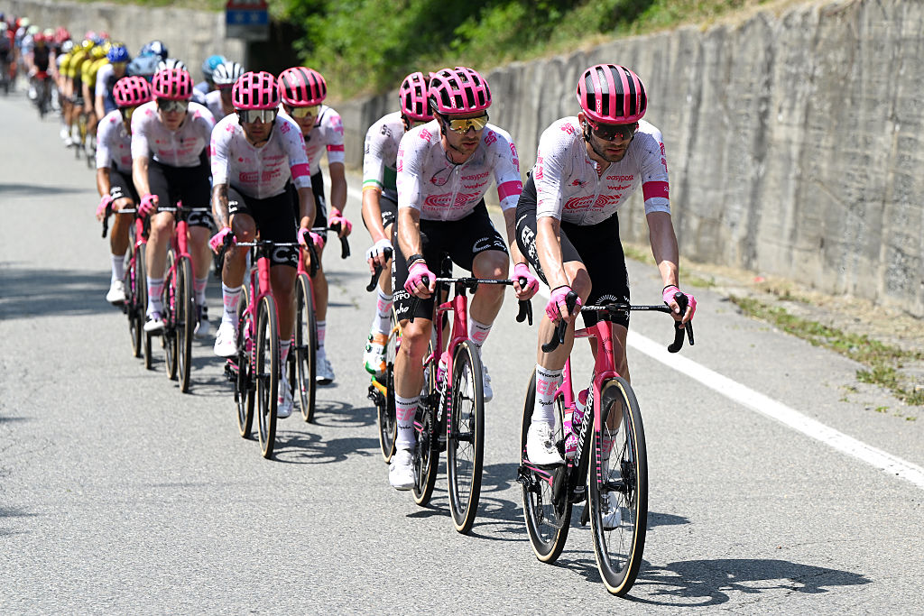 SESTRIERE VIALATTEA ITALY MAY 31 LR Owain Doull of Great Britain and Kasper Asgreen of Denmark and Team EF Education EasyPost compete during the 108th Giro dItalia 2025 Stage 20 a 2053km stage from Verres to Sestriere Vialattea 2036m UCIWT on May 31 2025 in Sestriere Vialattea Italy Photo by Dario BelingheriGetty Images