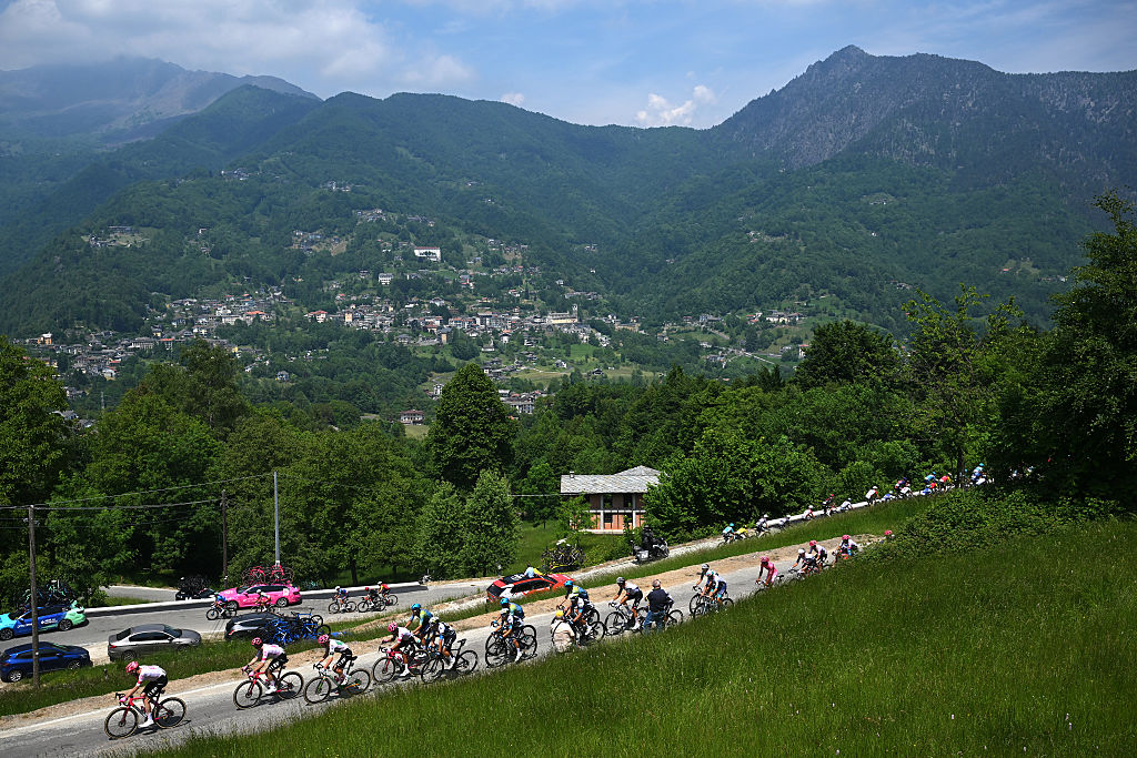 SESTRIERE VIALATTEA ITALY MAY 31 A general view of the peloton compete climbing to the Colle del Lys 1302m during the 108th Giro dItalia 2025 Stage 20 a 2053km stage from Verres to Sestriere Vialattea 2036m UCIWT on May 31 2025 in Sestriere Vialattea Italy Photo by Dario BelingheriGetty Images