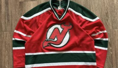 Is this a legit classic Devils Jersey? Before I possibly buy