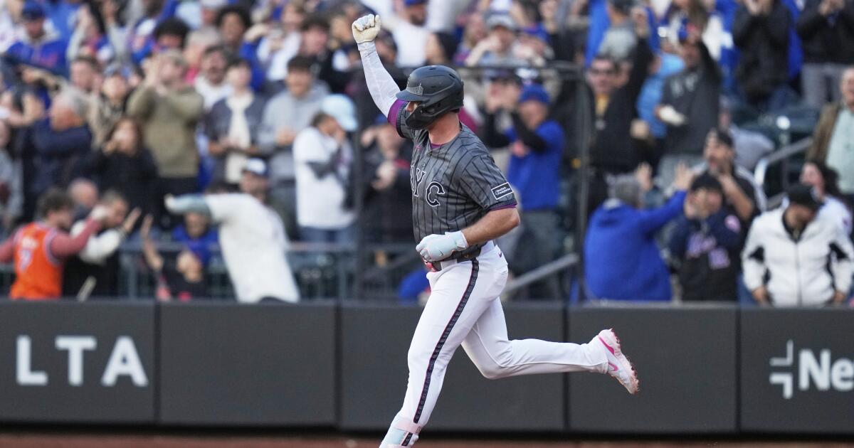 Lackluster offense, poor defense cost Dodgers in loss to Mets