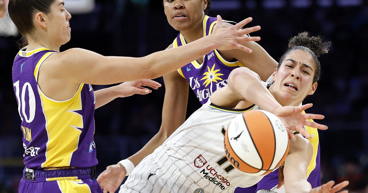 Kelsey Plum's 28 points help Sparks end losing streak