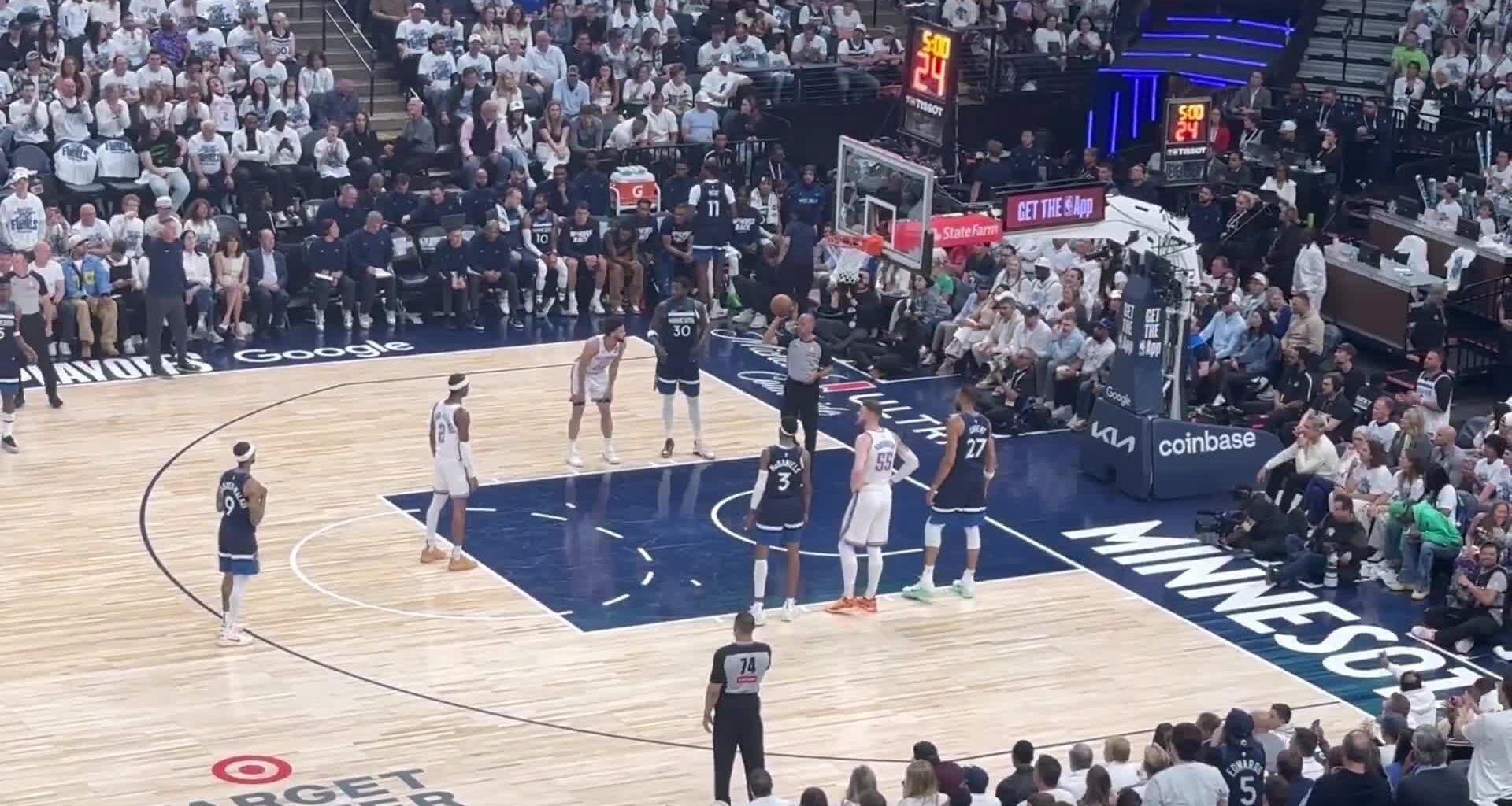 [Highlight] Wolves fans direct “Free throw merchant!” Chants towards SGA