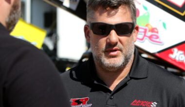 ‘All the Girlfriends’ – When Tony Stewart Stole the Spotlight at His NASCAR Hall of Fame Induction