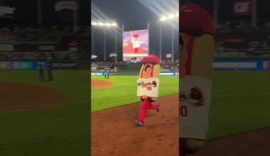 Paul Rudd Takes On The Hot Dog Derby #kansascityroyals #paulrudd #hotdog #mlb #avengers