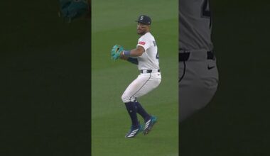 J-ROD WHAT A THROW 💪 #mariners #MLB #jrod #JulioRodriguez