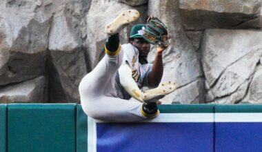 DENZEL CLARKE WITH ONE OF THE GREATEST CATCHES YOU'LL EVER SEE! 🤯🤯🤯