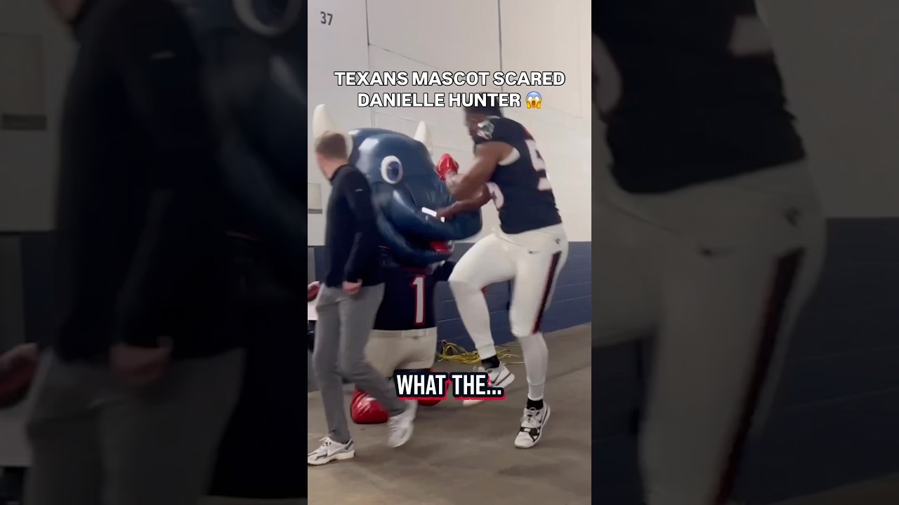 the hunter becomes the hunted 🤣 #houston #texans #nfl #daniellehunter #prank #scare