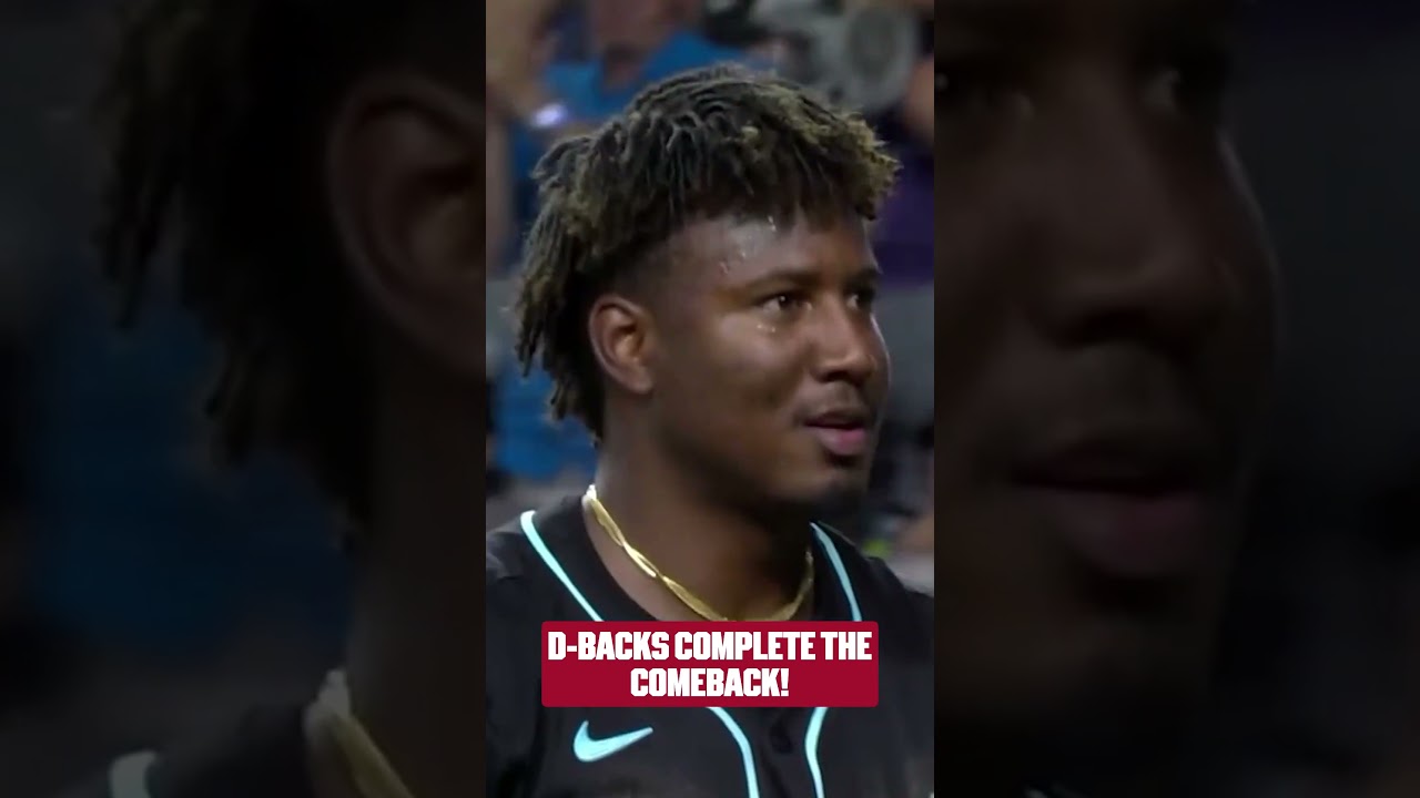 The Diamondbacks score FIVE runs in the 9th for the #walkoff win!