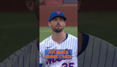Jeff McNeil timed his leap perfectly to rob this home run 😳