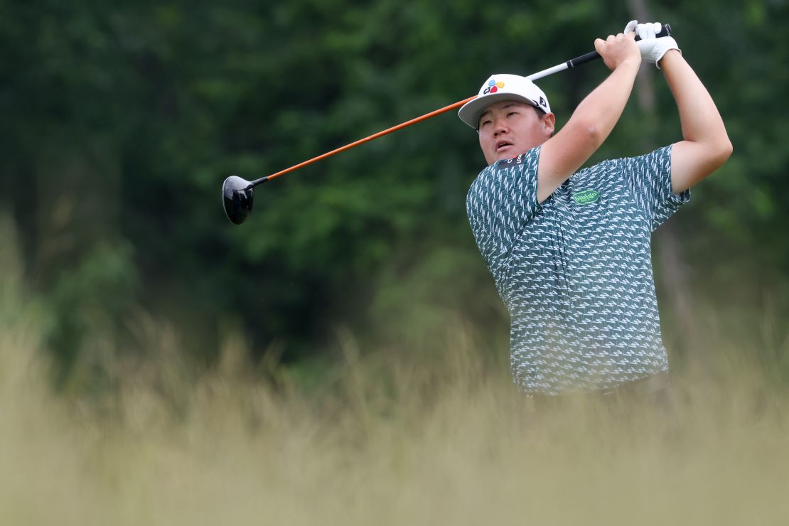 Sungjae Im plays his shot from the fourth tee during the second round of the U.S. Open golf tournament.