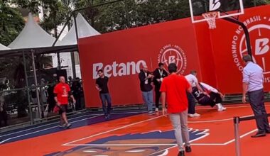 [Highlight] Giannis slips while attempting a dunk in a basketball court in Brazil